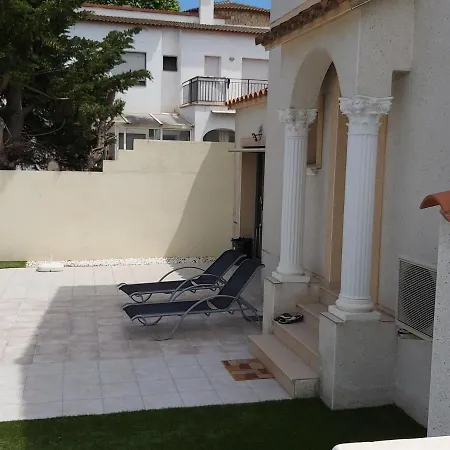 Casa Amb Piscina Privada Villa *